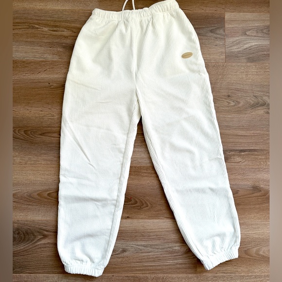 Sisters and Seekers Terminal 2 Sweatsuit - Picture 2 of 6